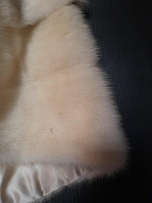 Saga Mink- etola z białych norek