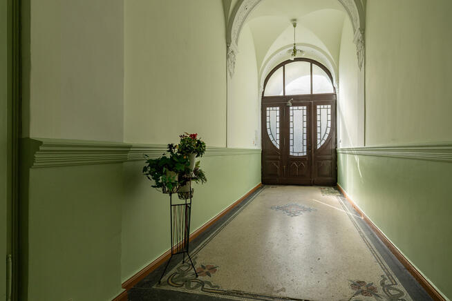 Stylowa kawalerka w kamienicy | Śródmieście