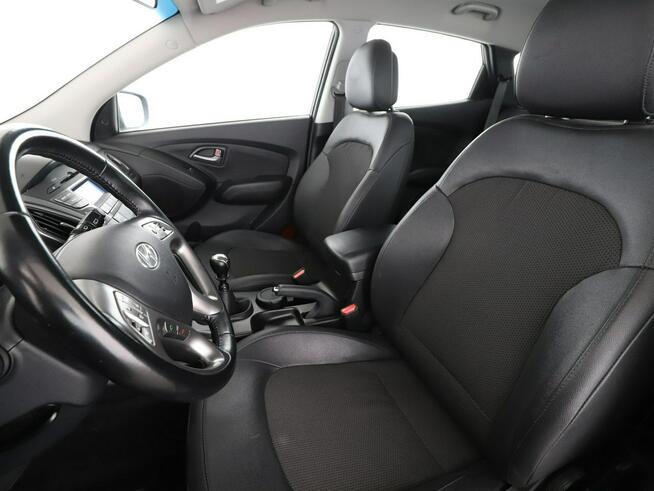 Hyundai ix35 niski przebieg półskóra PDC grzane fotele tempomat klima-auto
