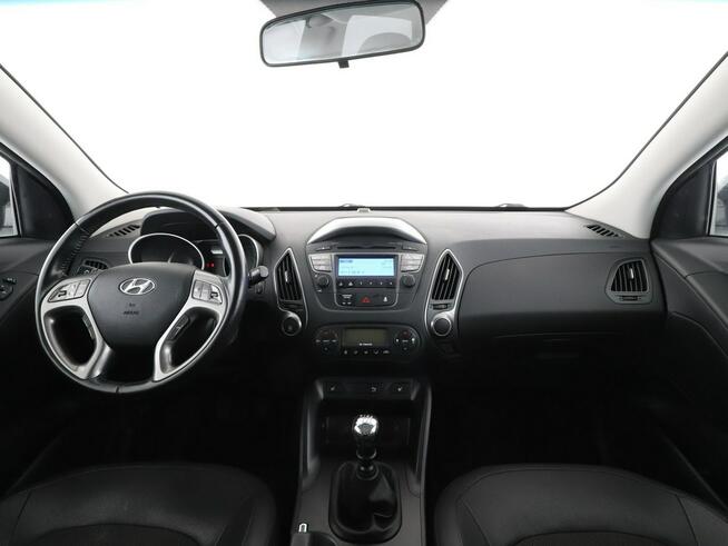 Hyundai ix35 niski przebieg półskóra PDC grzane fotele tempomat klima-auto