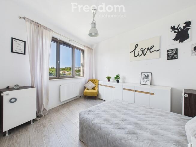 Jasne mieszkanie 4 pokoje z garderobą i balkonem