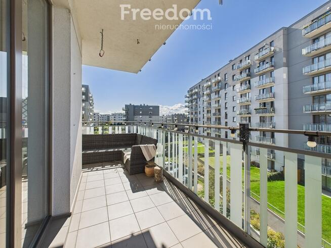 Jasne mieszkanie 4 pokoje z garderobą i balkonem