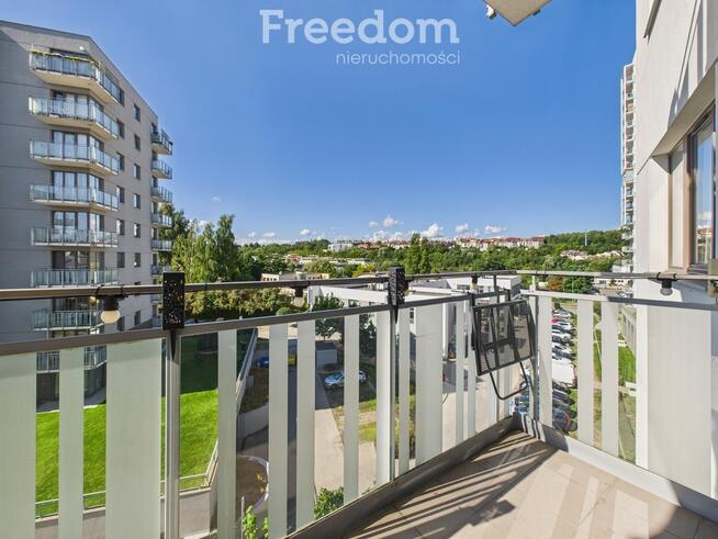 Jasne mieszkanie 4 pokoje z garderobą i balkonem