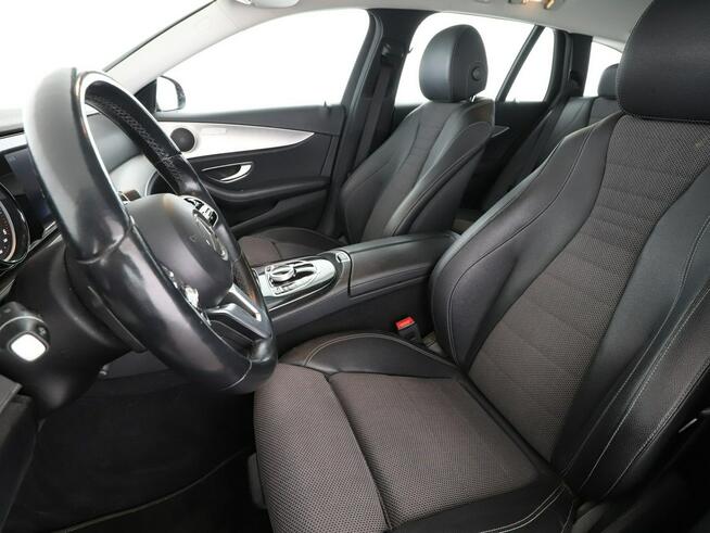 Mercedes E 220 FV23% Automat Navi Kamera cofania Klimatyzacja Podgrzewane fotele