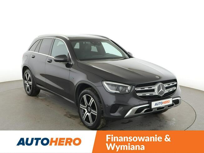 Mercedes GLC 300 FV23% PHEV 300e 4matic skóra grzane fotele PDC ACC LED panorama
