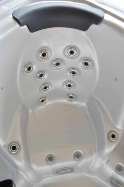Jacuzi ogrodowe Balboa 224×224×90 cm Akryl. Pokrywa schody