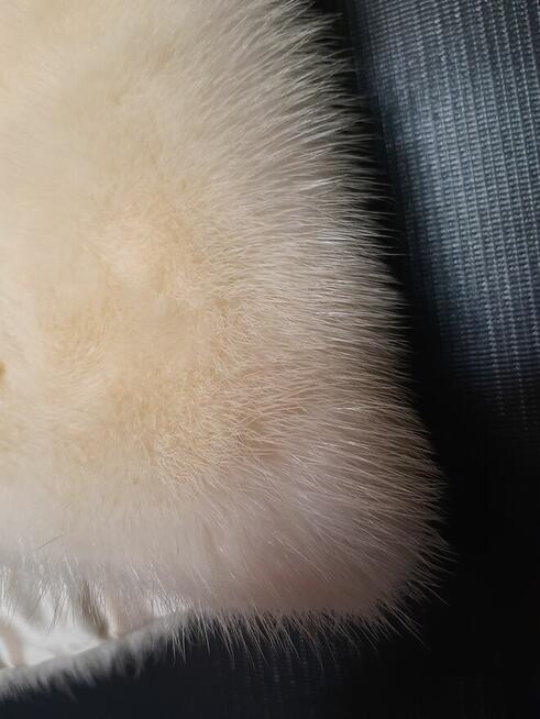 Saga Mink- etola z białych norek