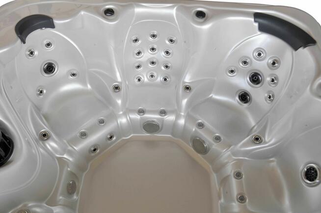 Jacuzi ogrodowe Balboa 224×224×90 cm Akryl. Pokrywa schody