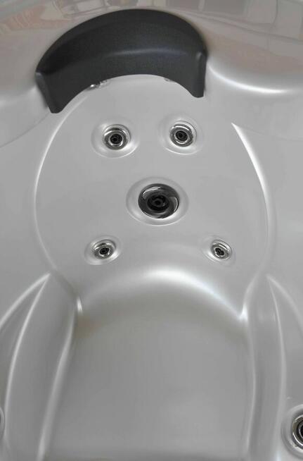 Jacuzi ogrodowe Balboa 224×224×90 cm Akryl. Pokrywa schody