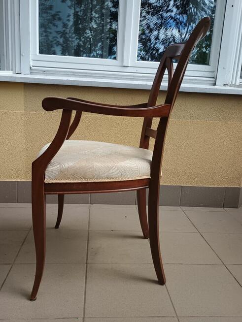 Stylowy, elegancki stół, drewniany, prostokątny rozkładany