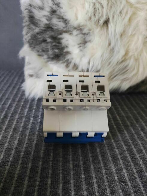 Wyłącznik nadprądowy MCB BERM DZ47-63 C32 bezpiecznik