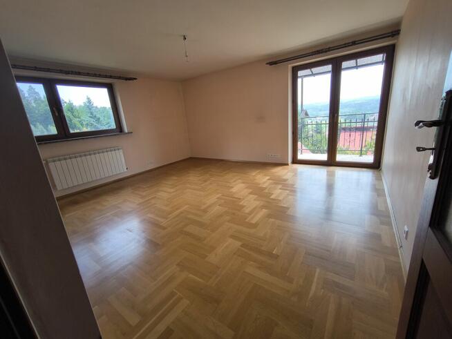 Dom pod lasem z widokiem na Nowy Sącz