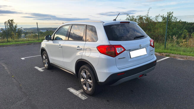 Sprzedam Suzuki Vitara 1.6 Premium 4WD 120KM 2018 r.