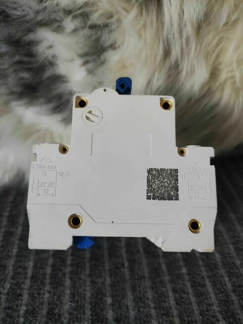 Wyłącznik nadprądowy MCB BERM DZ47-63 C32 bezpiecznik