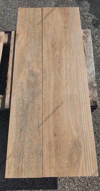 Stopnica na schody 120x30 drewnopodobna Guardian gat.1