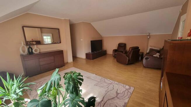 Zadbany dom w Cieszynie w dzielnicy Mnisztwo.