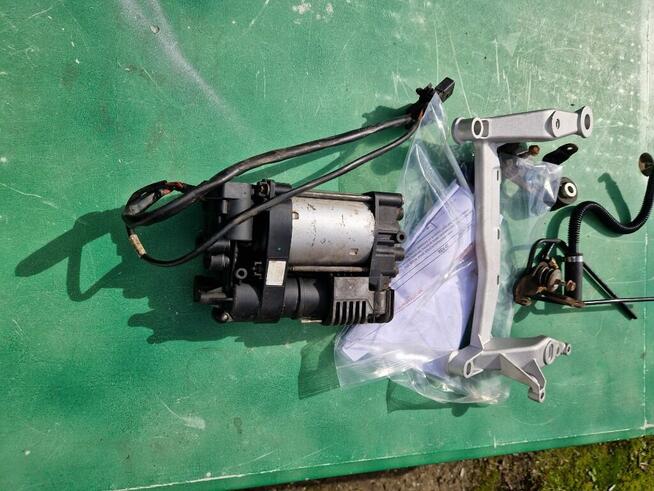 Kompresor zawieszenia Porsche Cayenne 92a do regeneracji