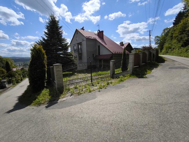 Dom pod lasem z widokiem na Nowy Sącz