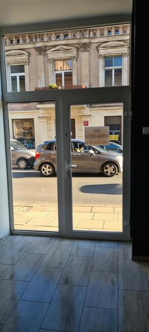 Lokal- front 16 m2 Centrum na sklep, usługi- 1000 zł