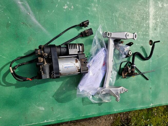 Kompresor zawieszenia Porsche Cayenne 92a do regeneracji