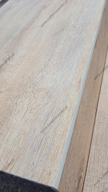 Stopnica na schody 120x30 płytki drewnopodobne Sentimental