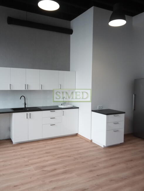 Dostęp 24h,ochrona , budynek pofabryczny ,wys.4,5m