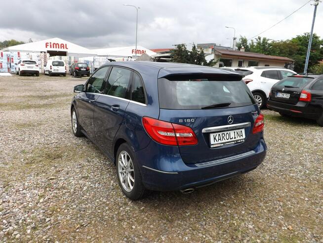 Mercedes B 180