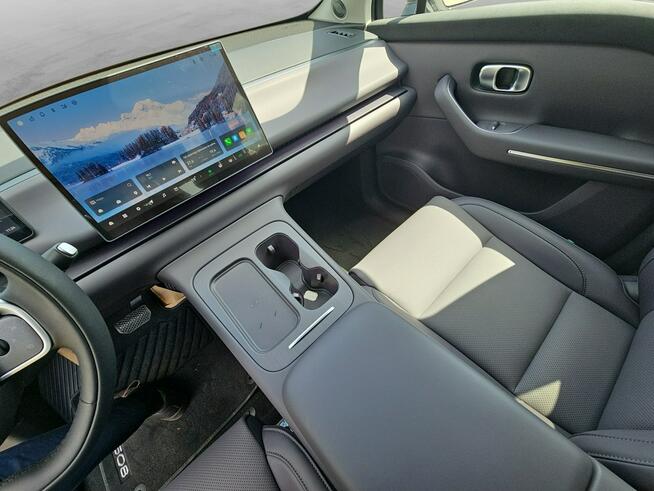 Leapmotor C10 Reev C10 hybryda plug-in , napęd elektryczny wersja Design