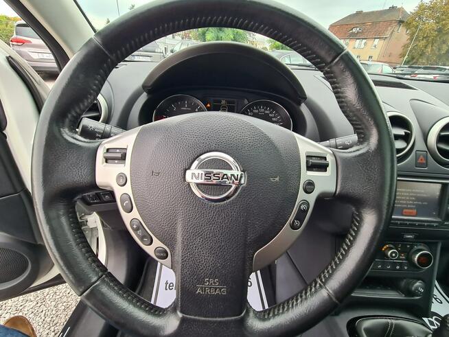 Nissan Qashqai 4x4 SzklanyDach Navi Kamera 360* Półskóry Klimatronik Sensory Alu