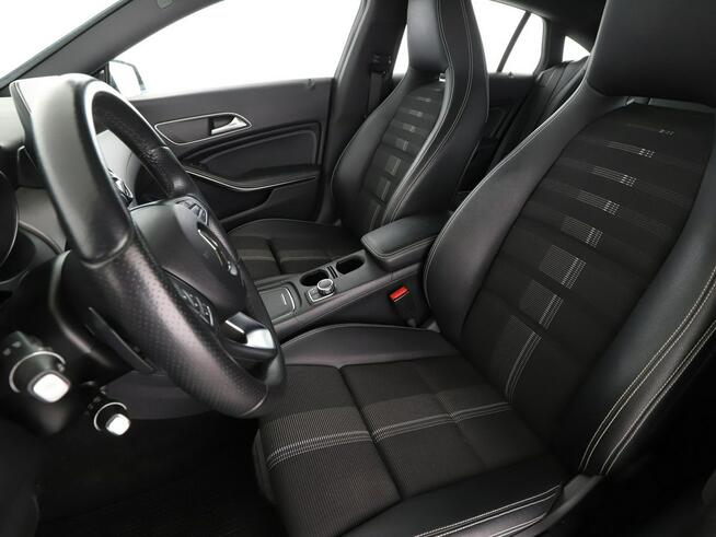 Mercedes CLA 200 Automat Navi Czujniki parkowania Klimatyzacja podgrzewane fotele