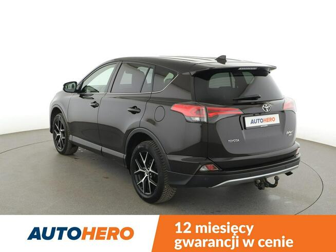 Toyota RAV-4 automat 4x4 kamera hak klima-auto grzane fotele LED