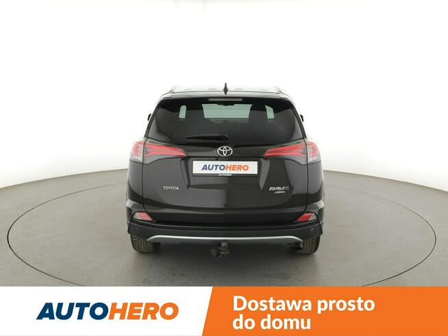 Toyota RAV-4 automat 4x4 kamera hak klima-auto grzane fotele LED