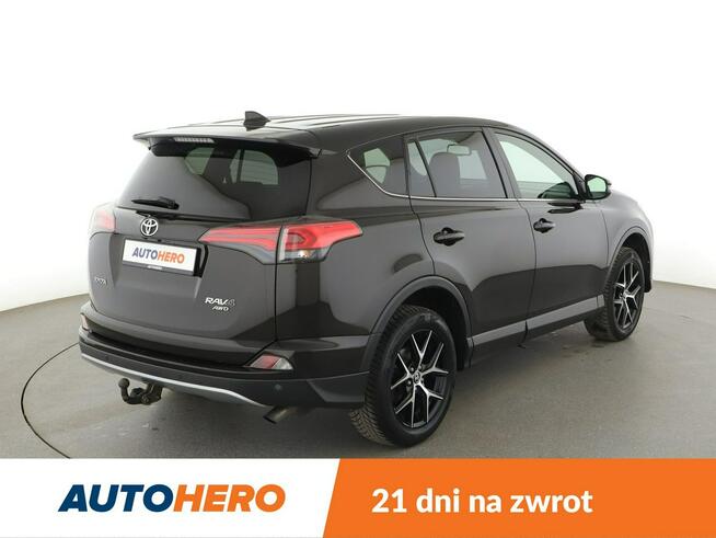 Toyota RAV-4 automat 4x4 kamera hak klima-auto grzane fotele LED