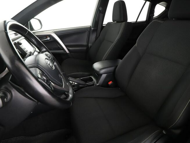 Toyota RAV-4 automat 4x4 kamera hak klima-auto grzane fotele LED