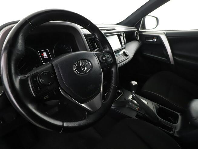 Toyota RAV-4 automat 4x4 kamera hak klima-auto grzane fotele LED