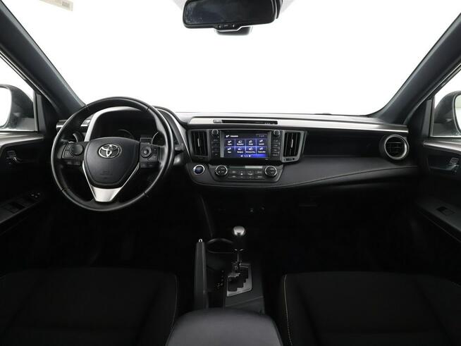 Toyota RAV-4 automat 4x4 kamera hak klima-auto grzane fotele LED