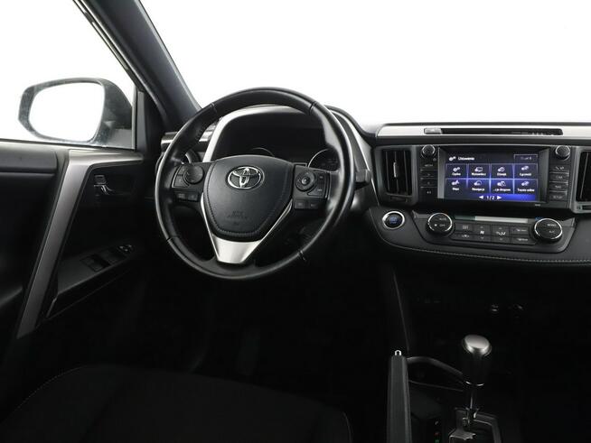 Toyota RAV-4 automat 4x4 kamera hak klima-auto grzane fotele LED