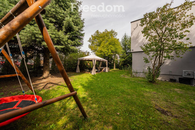 Wolnostojący dom dla dwóch rodzin