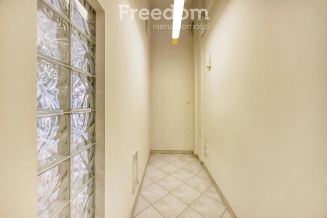 Lokal w centrum z dużą witryną 77 m2