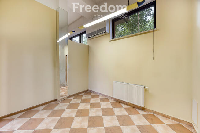 Lokal w centrum z dużą witryną 77 m2