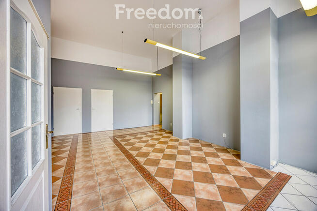 Lokal w centrum z dużą witryną 77 m2