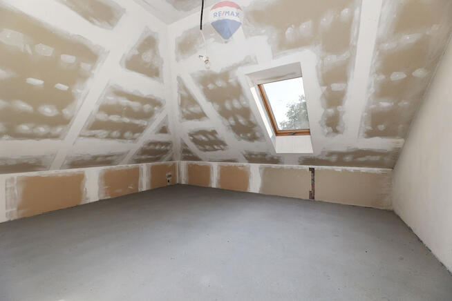 Dom z poddaszem użytkowym 175m2