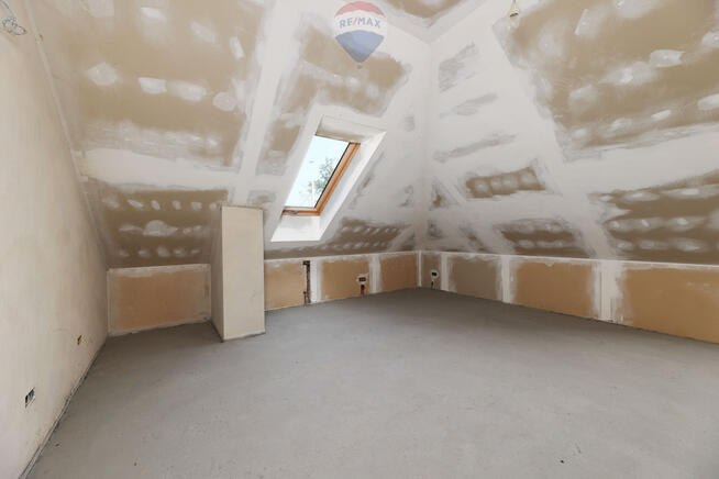 Dom z poddaszem użytkowym 175m2