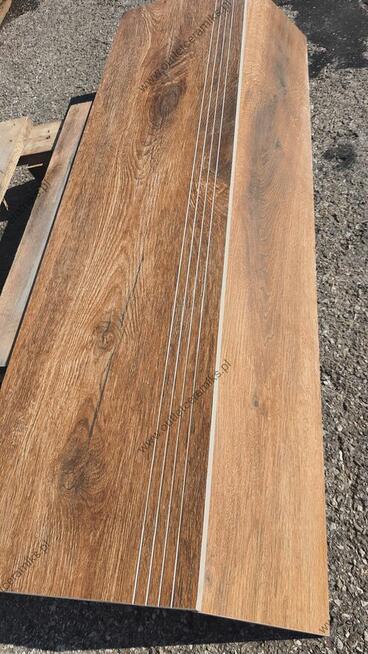 Stopnica na schody 120x30 drewnopodobna Guardian gat.1