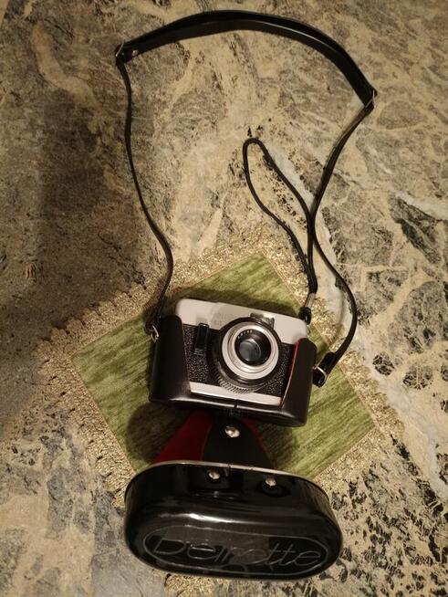 Dwa Zabytkowe Aparaty Kodak i Beirette Vintage