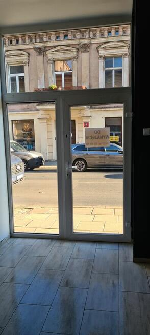 Lokal- front 16 m2 Centrum na sklep, usługi- 1000 zł