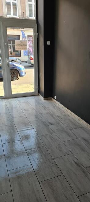 Lokal- front 16 m2 Centrum na sklep, usługi- 1000 zł