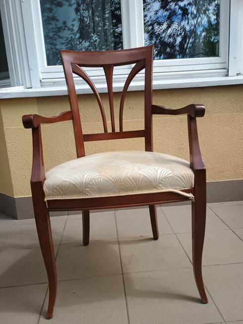 Stylowy, elegancki stół, drewniany, prostokątny rozkładany