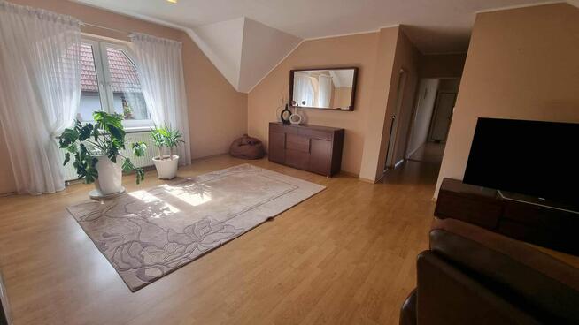 Zadbany dom w Cieszynie w dzielnicy Mnisztwo.