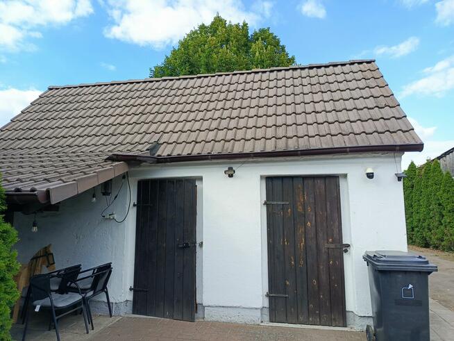 Dom, budynek gospodarczy i dwa garaże